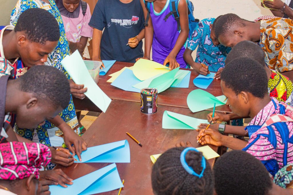 Kaléta Wéfô et Bougelabs ont organisé une Journée Porte Ouverte dédiée au Kaléta,tradition culturelle emblématique du sud du Bénin. 